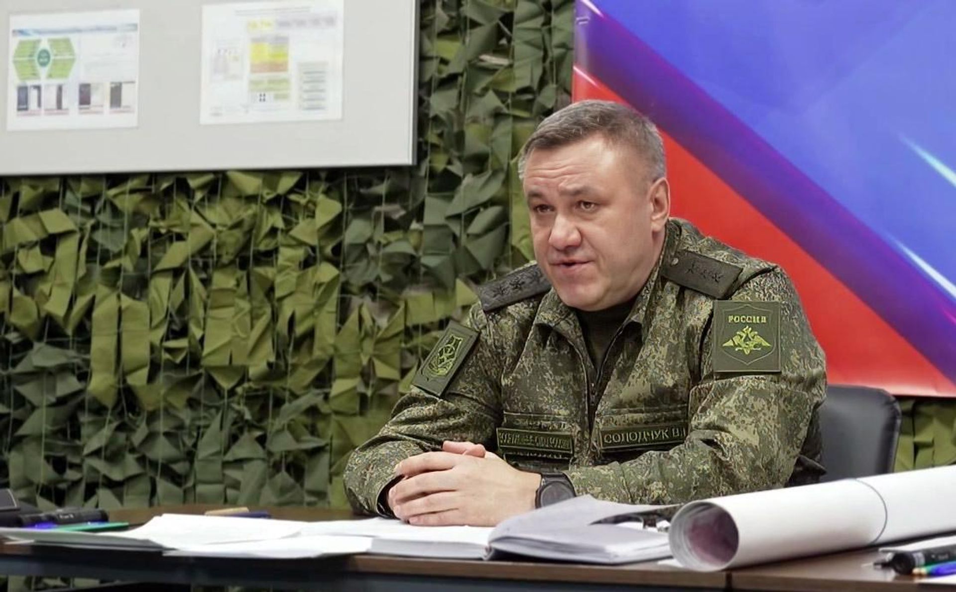 Кадр из видео с командующим войсками группировки Центр Валерием Солодчуком во время посещения президентом РФ одного из пунктов управления Объединённой группировки войск (30 ноября 2025). - Sputnik Армения, 1920, 05.08.2026