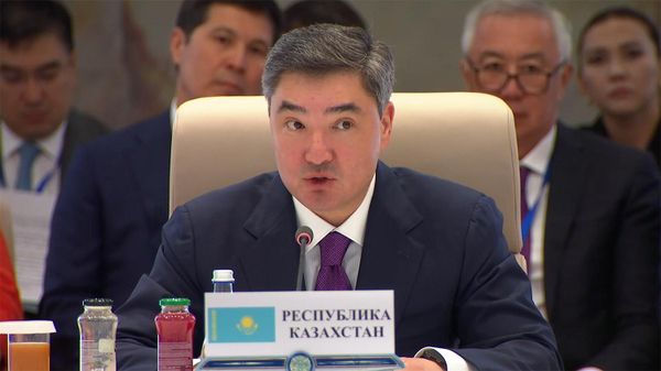 Премьер-министр Казахстана Олжас Бектенов во время заседания Евразийского межправительственного совета (7 августа 2026). Чолпон-Ата - Sputnik Армения