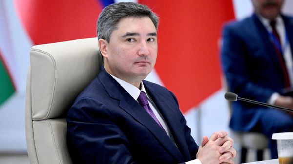 Премьер-министр Казахстана Олжас Бектенов во время заседания Евразийского межправительственного совета (7 августа 2026). Чолпон-Ата - Sputnik Армения