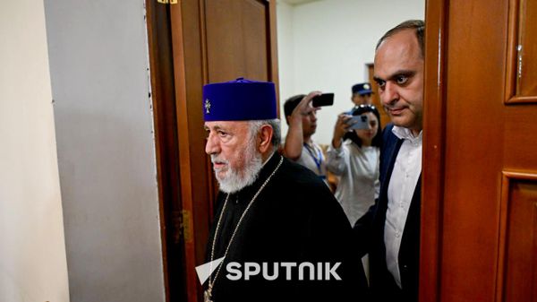 Կաթողիկոսի և 6 եպիսկոպոսների «գործով» նիստ - Sputnik Արմենիա