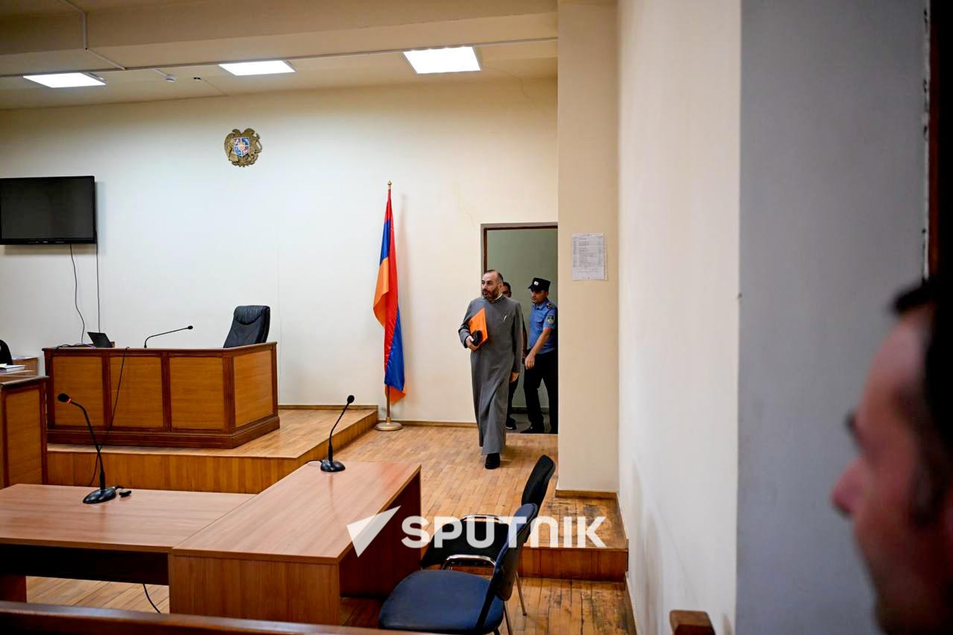 Геворк (Арман) Сароян в здании Суда общей юрисдикции первой инстанции Армавирской области, где начинается судебное заседание по делу Католикоса и шести епископов (7 августа 2026). Эчмиадзин - Sputnik Արմենիա, 1920, 07.08.2026
