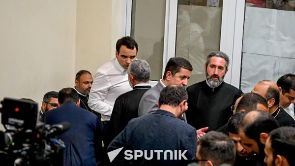 Судебное заседание в суде общей юрисдикции первой инстанции Армавирской области по делу Католикоса и шести епископов (7 августа 2026). Эчмиадзин - Sputnik Армения