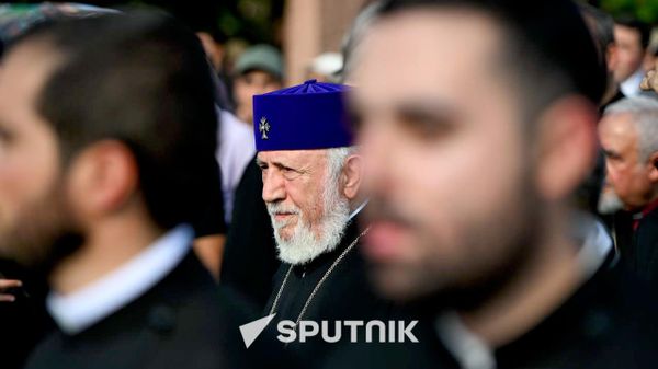 Գարեգին Բ–ն դատարանի բակում - Sputnik Արմենիա