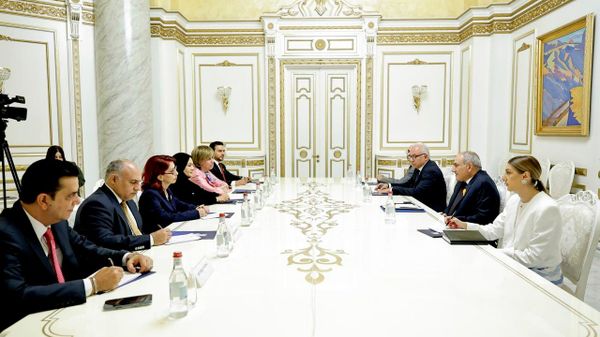 Премьер-министр Никол Пашинян принял чрезвычайных и полномочных послов арабских государств, аккредитованных в Армении (11 августа 2026). Еревaн - Sputnik Армения