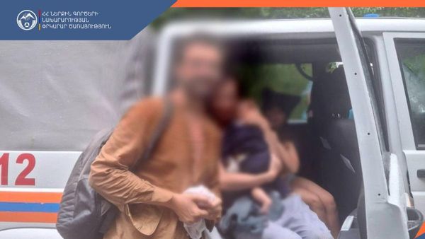 Спасатели помогли семье иностранцев с двумя несовершеннолетними детьми на дороге в монастырь Джухтак - Sputnik Արմենիա
