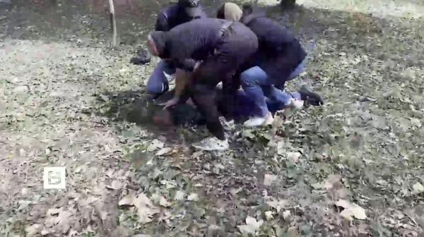 Кадры задержания мужчины, подозреваемого в попытке подорвать сотрудника военкомата Краснодарского края - Sputnik Армения