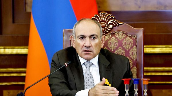 Прмьер-министр Никол Пашинян на консультациях, в ходе которых обсуждались шаги, которые будут предприняты в 2027 году в рамках Стратегии внедрения всеобщего медицинского страхования (12 августа 2026). Еревaн - Sputnik Армения