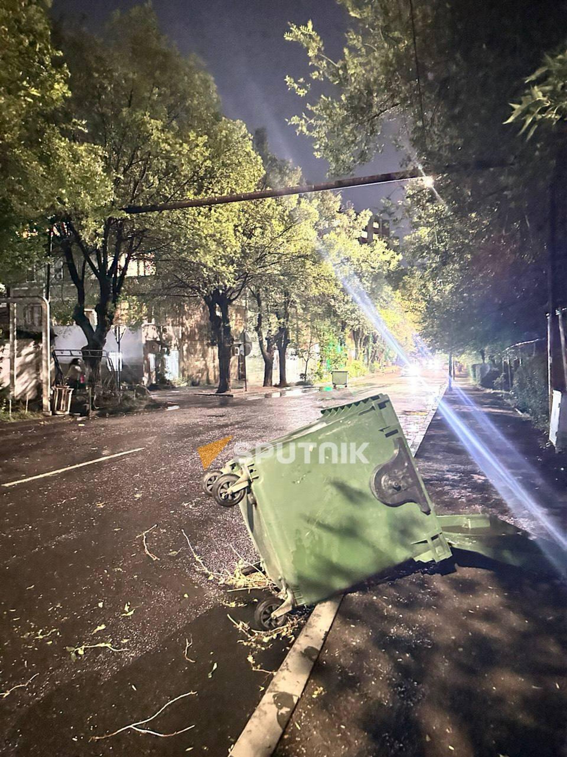 Последствия сильного ветра (14 августа 2026). Еревaн - Sputnik Արմենիա, 1920, 14.08.2026
