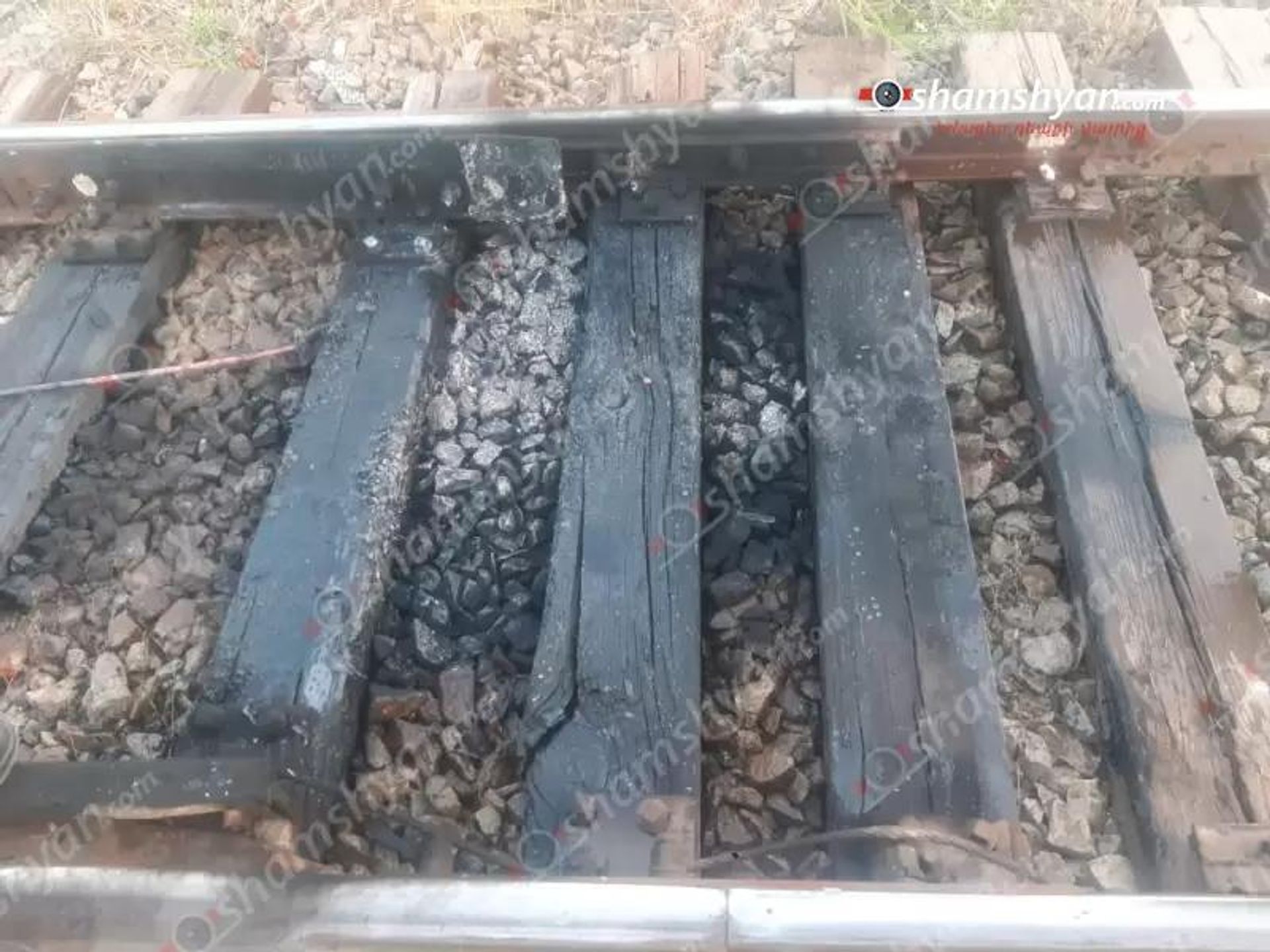 В селе Джрарат оборвался электрический провод и упал на крышу вагона поезда Ереван-Гюмри - Sputnik Արմենիա, 1920, 15.08.2026