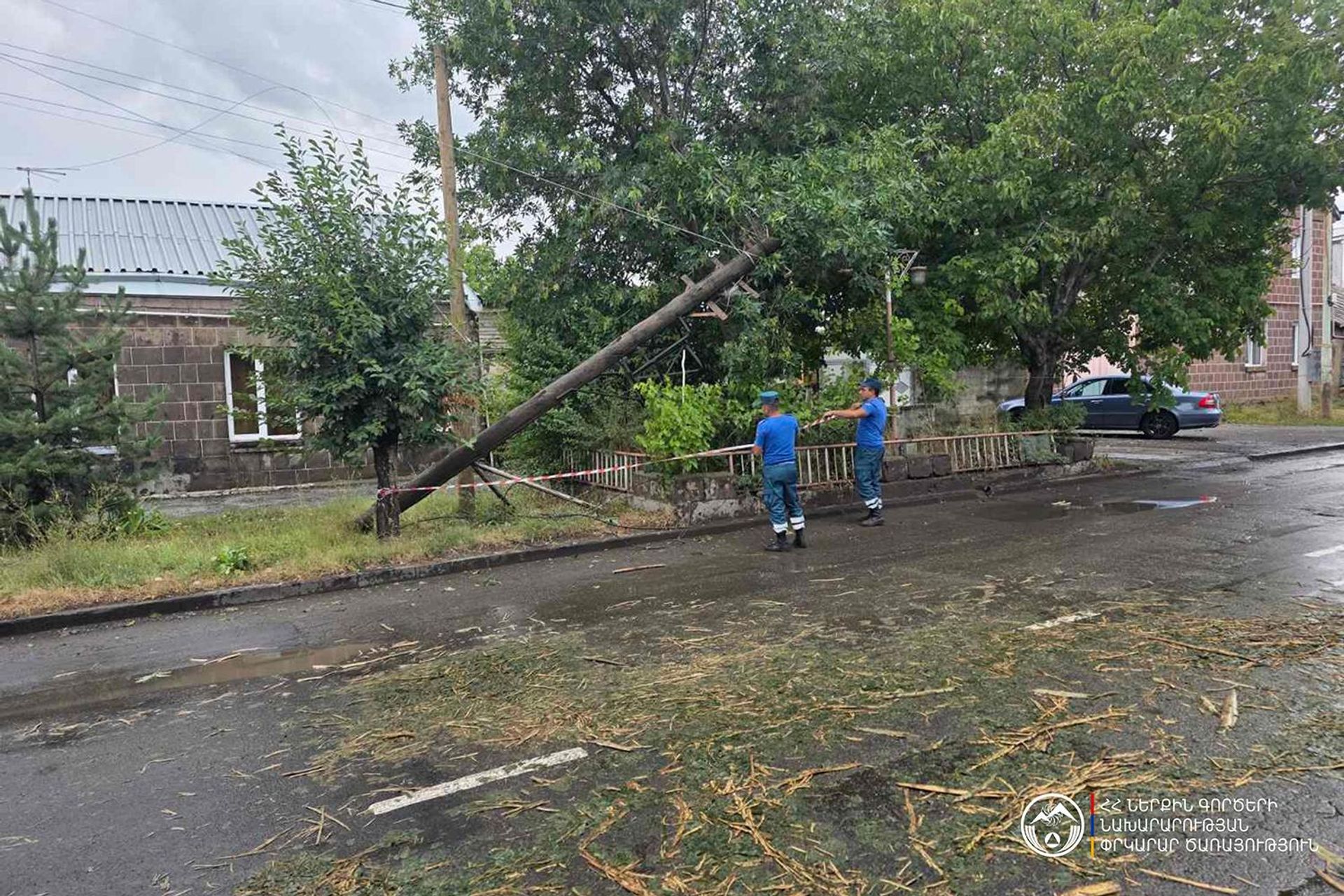Спасатели ликвидируют последствия сильного ветра и проливного дождя (16 августа 2026). Гюмри - Sputnik Արմենիա, 1920, 17.08.2026