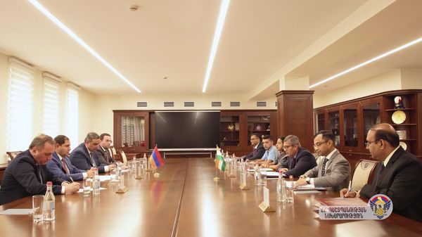 Министр обороны Армении Сурен Папикян провел встречу с секретарем Минобороны Индии Раджешем Кумара Сингхом  - Sputnik Армения