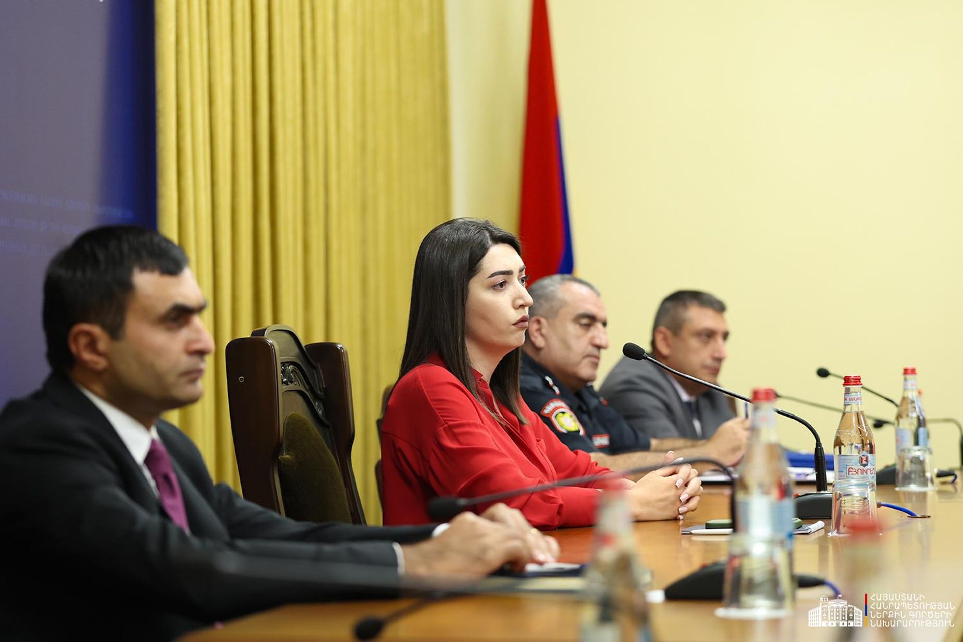 Министр внутренних дел Арпине Саргсян встретилась с представителями автошкол и организаций, заинтересованных в сфере регистрации и проведения экзаменов (18 августа 2026). Еревaн - Sputnik Армения, 1920, 19.08.2026