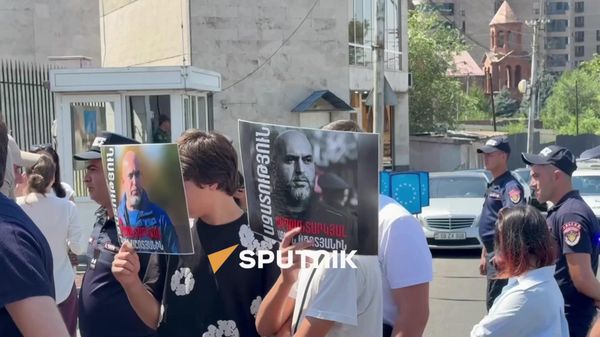 Բողոքի ակցիա ԵՄ գրասենյակի առջև` ի պաշտպանություն քաղբանտարկյալների - Sputnik Արմենիա