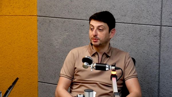 Թավջութակը միշտ մնալու է իմ առաջնահերթությունը. Նարեկ Հախնազարանը դիրիժորական կարիերա է սկսել - Sputnik Արմենիա