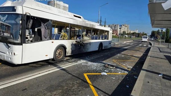 Беспилотник ВСУ атаковал автобус в поселке Дубовое (22 августа 2026). Белгородская область - Sputnik Армения