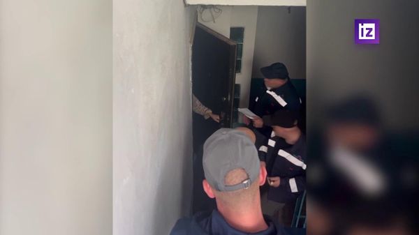 Кадры задержания жителя Евпатории, передававшего СБУ данные об объектах ВС РФ в Крыму - Sputnik Армения