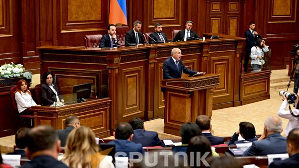 Премьер-министр Никол Пашинян выступает на заседании НС (24 августа 2026). Ереван - Sputnik Армения