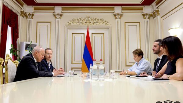 Председатель НС Рубен Рубинян принял Чрезвычайного и Полномочного Посла РФ Сергея Копыркина (24 августа 2026). Ереван - Sputnik Армения