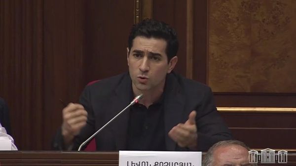 Փաշինյանն ԱԺ ամբիոնից իրավապահներին հրահանգեց ունեզրկել Ռոբերտ Քոչարյանին և Սերժ Սարգսյանին - Sputnik Արմենիա