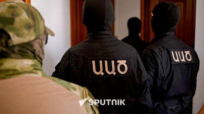 Сотрудники правоохранительных органов проводят обыски в доме депутата Левона Кочаряна (25 августа 2026). Еревaн