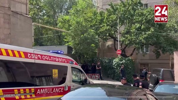ՀՀ երկրորդ նախագահ Ռոբերտ Քոչարյանին ԱԱԾ աշխատակիցների ուղեկցությամբ շտապօգնության մեքենայով Հակակոռուպցիոն դատարանից տեղափոխեցին հիվանդանոց - Sputnik Արմենիա