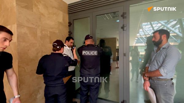 «Սիրուշո փրոդաքշն» ՓԲԸ-ի գրասենյակում խուզարկությունն ավարտվեց, դռները կապարակնքվեցին  - Sputnik Արմենիա