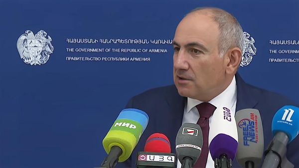 Премьер-министр Никол Пашинян отвечает на вопросы журналистов (27 августа 2026). Еревaн - Sputnik Армения