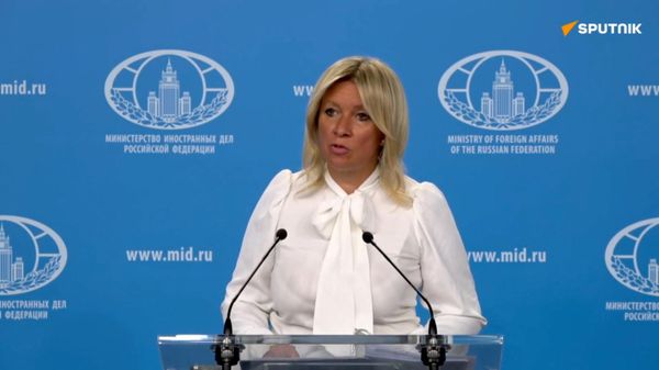 Тактика армянских властей выглядит откровенно неприличной: Захарова о попытке Еревана усидеть на двух стульях - Sputnik Армения