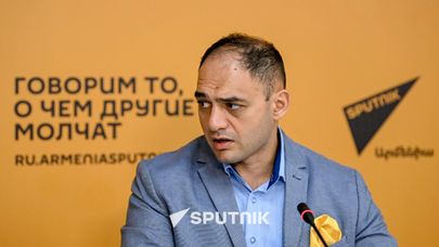 Кандидат экономических наук, доцент Агаси Тавадян на пресс-конференции "Армения между ЕС и ЕАЭС. Что ждет экономику страны осенью" (28 августа 2026). Еревaн