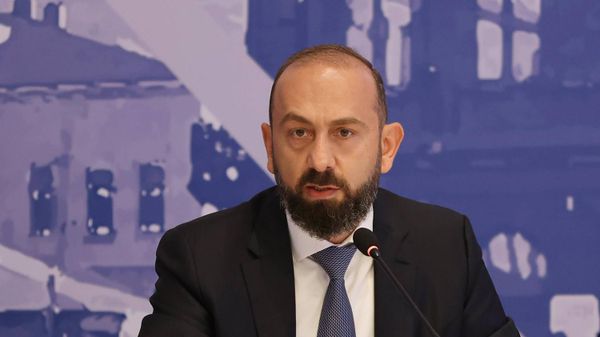 Министр иностранных дел Арарат Мирзоян во время ежегодного совещания руководящего состава МИД Армении и глав дипломатических представительств Армении за рубежом (28 августа 2026). Гюмри - Sputnik Армения