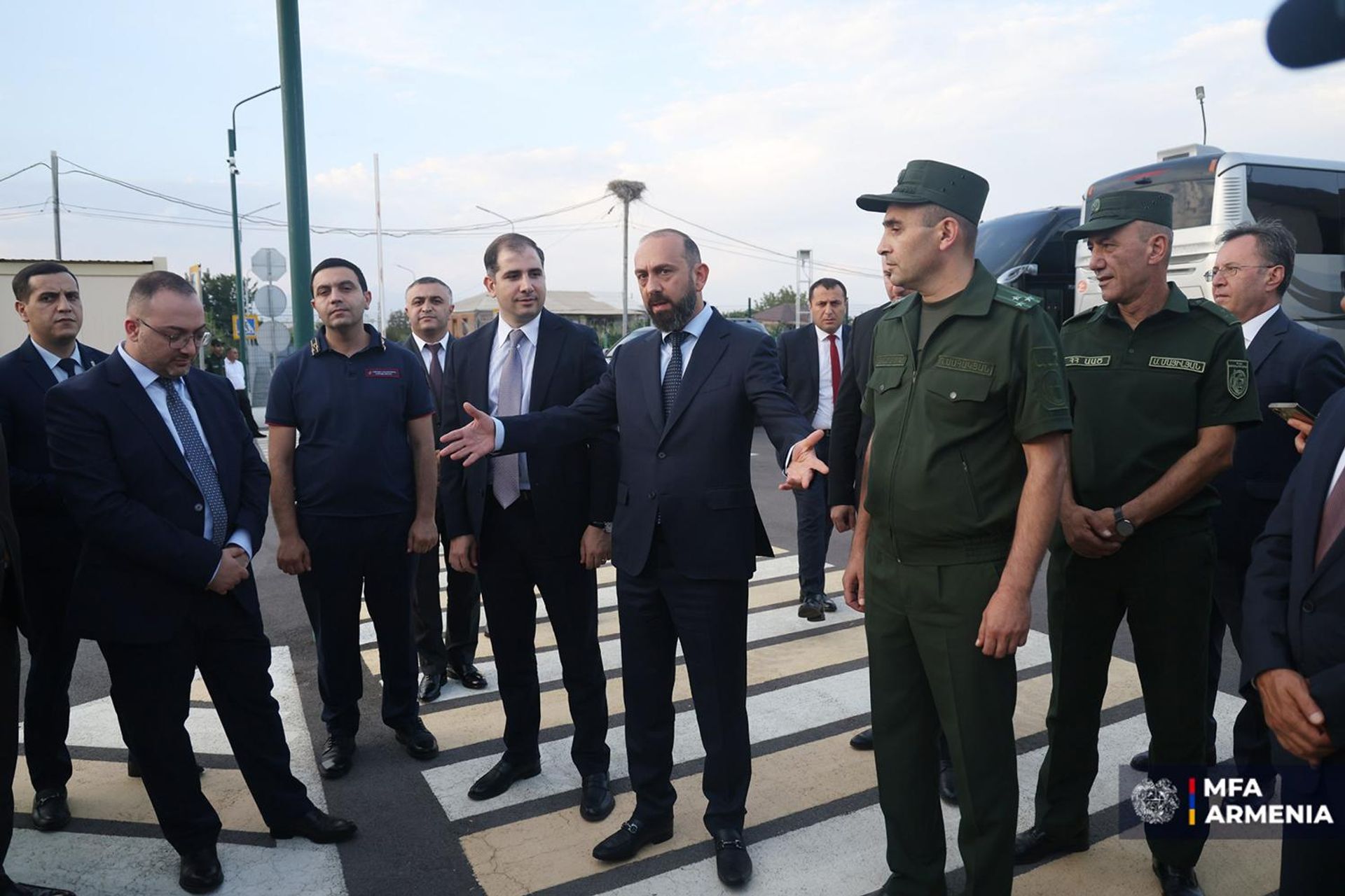 Министр иностранный дел Арарат Мирзоян и руководители диппредставительств Армении посетили пограничный переход Маргара на армяно-турецкой границе. - Sputnik Армения, 1920, 30.08.2026