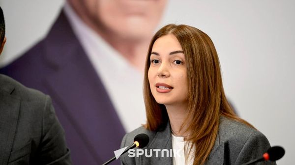 Руководитель парламентской фракции Айастан Анна Григорян во время пресс-конференции (31 августа 2026). Еревaн - Sputnik Армения