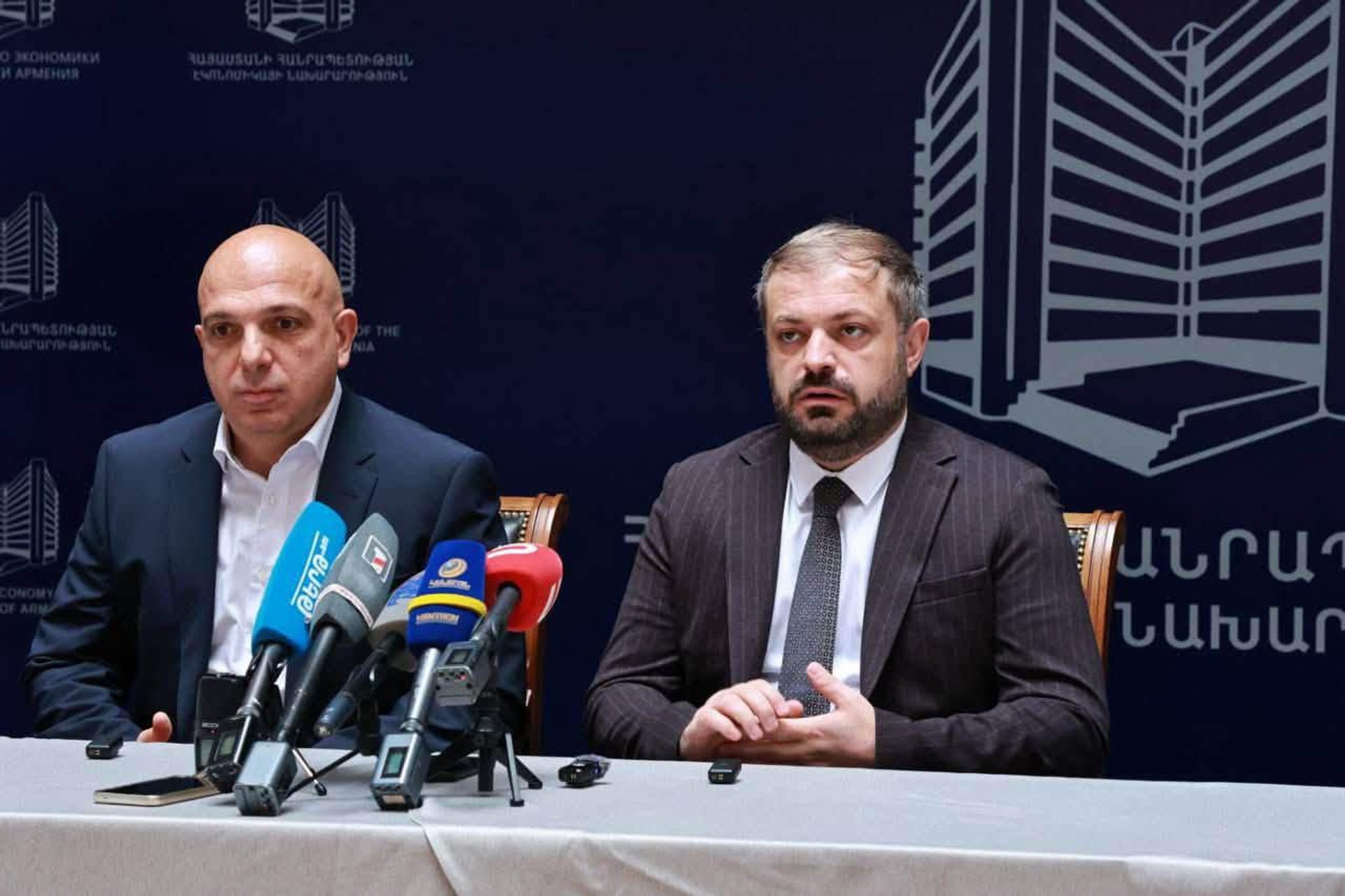 Церемония подписания соглашения о развитии общин между ЗАО Lydian Armenia, правительством Армении в лице Министерства экономики и общинами Джермук, Вайк и Сисиан (31 августа 2026). Еревaн - Sputnik Армения, 1920, 31.08.2026