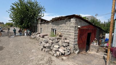 Журналисты на месте сноса зданий в Шенгавите