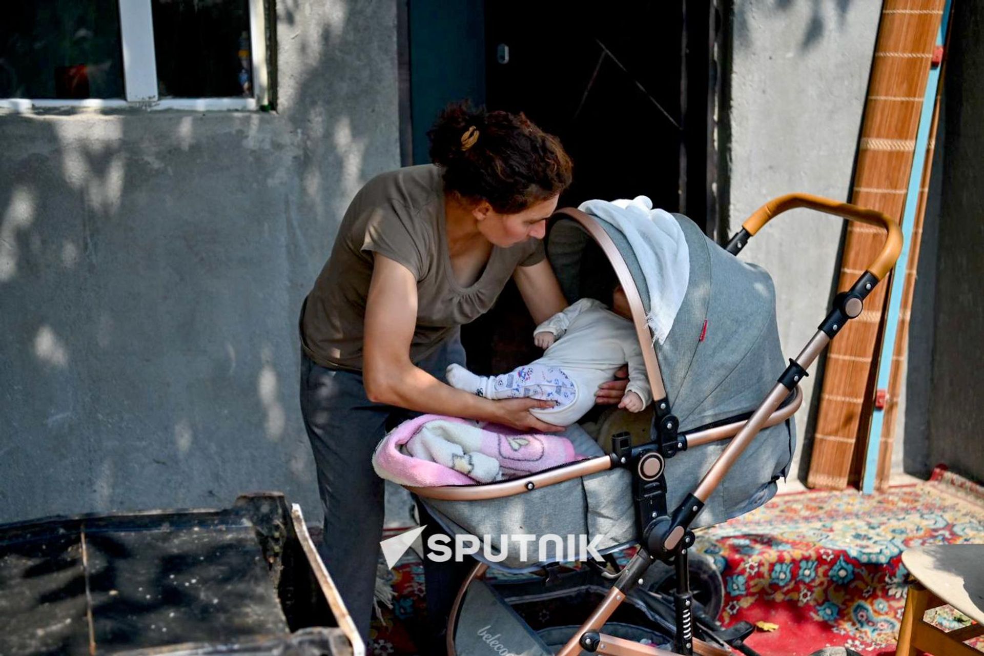 Ситуация в Шенгавите, где власти намереваются снести заселенные дома (31 августа 2026). Еревaн Ситуация в Шенгавите, где власти намереваются снести заселенные дома (31 августа 2026). Еревaн - Sputnik Армения, 1920, 31.08.2026