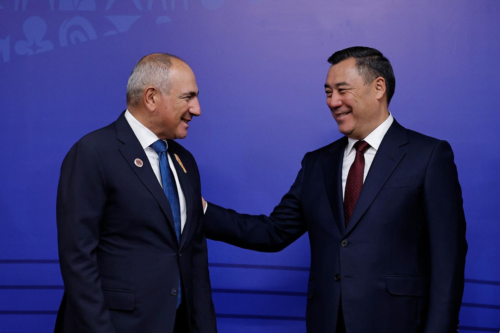 Президент Кыргызстана Садыр Жапаров встречает премьер-министра Никола Пашиняна перед началом церемонии открытия VI всемирных игр кочевников (31 августа 2026). Бишкек - Sputnik Արմենիա, 1920, 31.08.2026