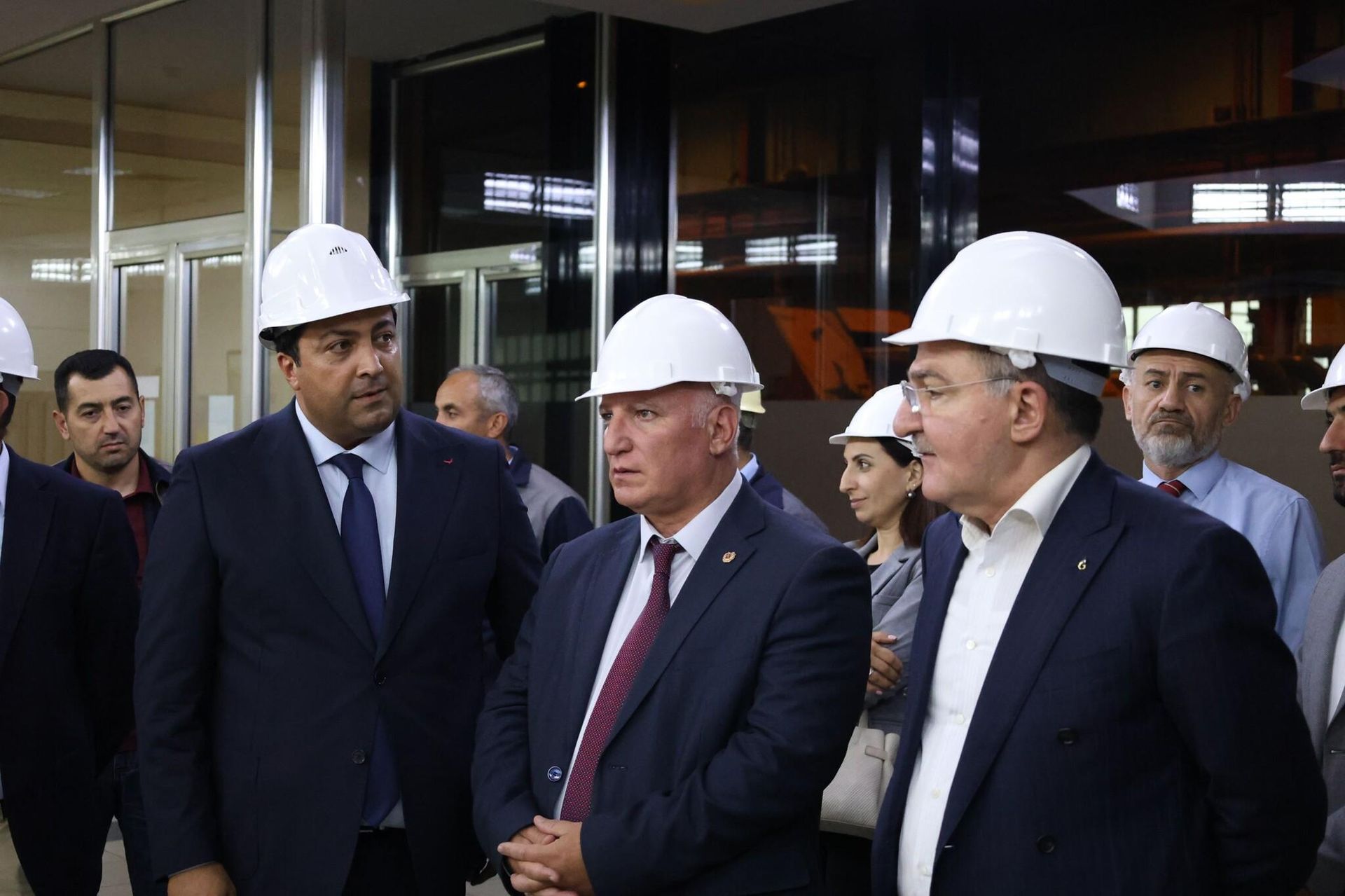 Председатель КРОУ Месроп Месропян и Генеральный директор ЗАО Газпром Армения Ашот Акопян посетили энергоблок Раздан-5 - Sputnik Армения, 1920, 01.09.2026