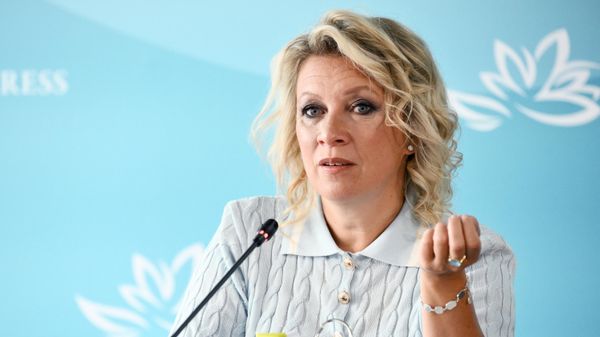 Мария Захарова во время брифинга в рамках Восточного экономического форума (1 сентября 2026). Владивосток - Sputnik Армения
