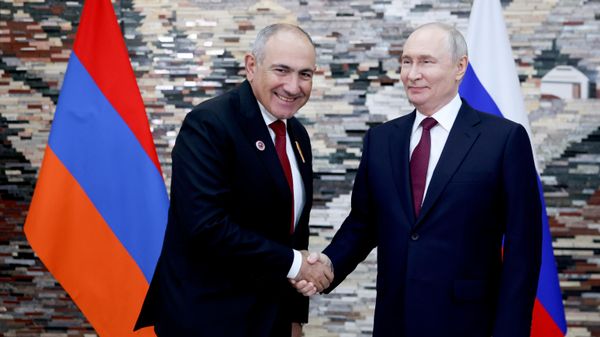 Встреча премьер-министра Никола Пашиняна и президента РФ Владимира Путина на полях саммита Шанхайской организации сотрудничества (1 сентября 2026). Бишкек - Sputnik Армения