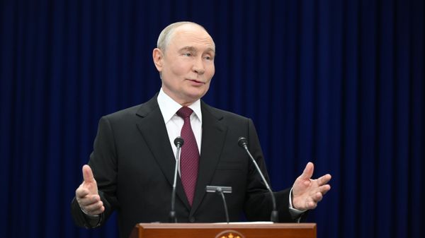 Президент РФ Владимир Путин во время пресс-конференции по итогам саммита Шанхайской организации сотрудничества (1 сентября 2026). Бишкек - Sputnik Армения
