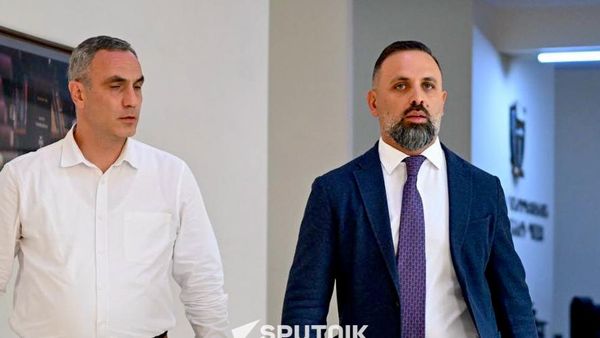Адвокат Гагика Хачатряна Ерем Саркисян перед началом пресс-конференции (2 сентября 2026). Еревaн - Sputnik Армения