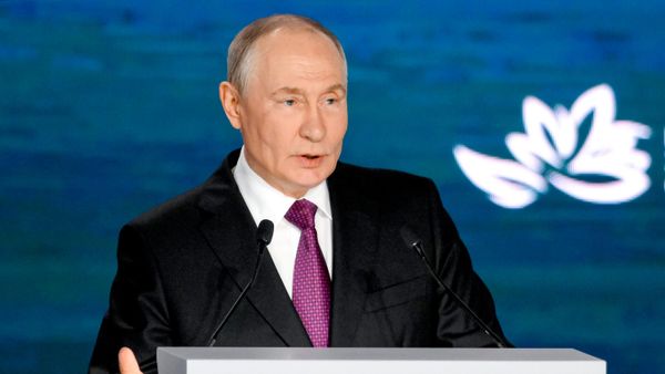 Президент РФ Владимир Путин на пленарной сессии Восточного экономического форума (3 сентября 2026). Владивосток - Sputnik Армения