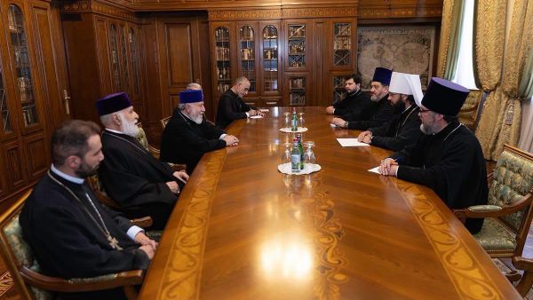Գարեգին երկրորդն ընդունել է Մոսկվայի պատրիարքության արտաքին եկեղեցական կապերի բաժնի նախագահ Վոլոկոլամսկի միտրոպոլիտ Անտոնիին - Sputnik Արմենիա