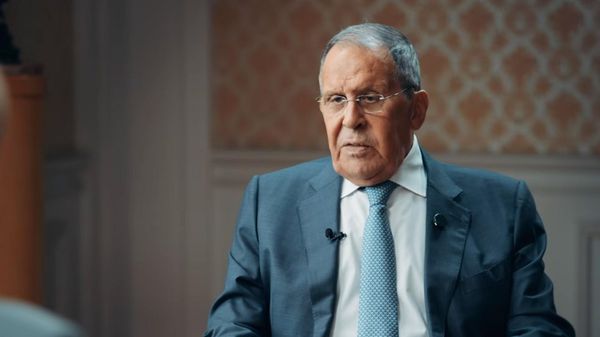 Кадр из программы на канале Сама Меньшова с главой МИД России Сергеем Лавровым - Sputnik Армения
