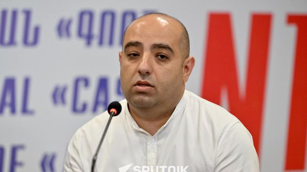Адвокат Ованнес Худоян во время пресс-конференции (8 сентября 2026). Еревaн - Sputnik Армения