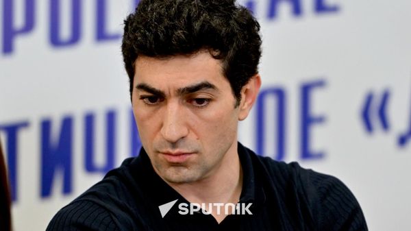 Депутат парламентской фракции Армения Левон Кочарян во время пресс-конференции (8 сентября 2026). Еревaн - Sputnik Армения