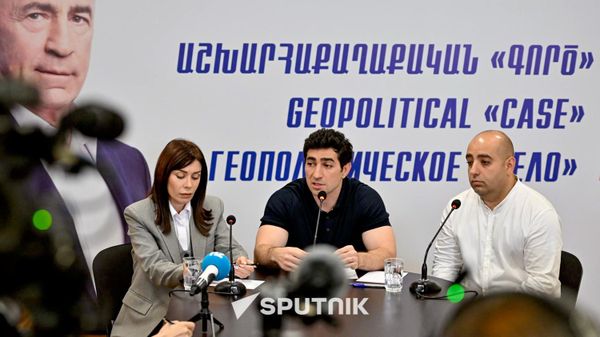 Ագենեսա Խամոյանը, Լևոն Քոչարյանը և Հովհաննես Խուդոյանը ասուլիսին - Sputnik Արմենիա