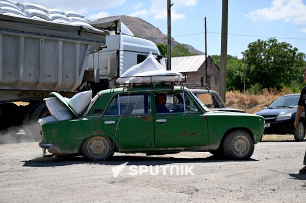 Ցորենի պարկերով ավտոմեքենա - Sputnik Արմենիա