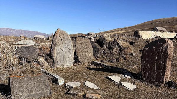 Գեղարքունիքի Ջաղացաձոր գյուղի 9–18-րդ դարերի գերեզմանոցն ու 9–14-րդ դարերի չորս խաչքարերը - Sputnik Արմենիա