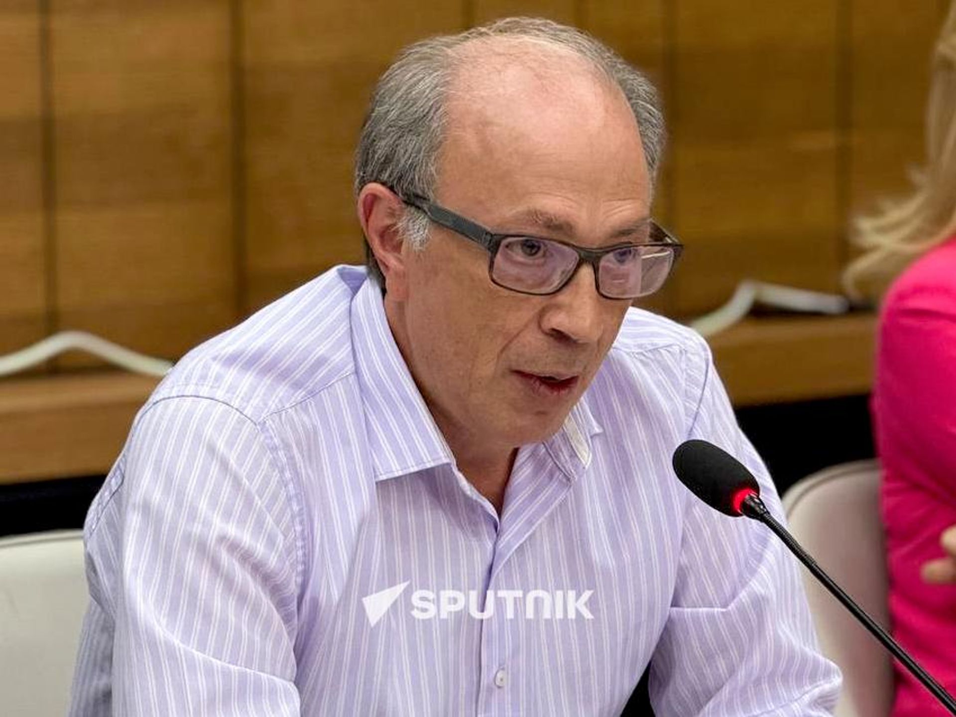 Ара Айвазян во время пресс-конференции Совета защиты Гагика Царукяна и других политзаключенных (10 сентября 2026). Еревaн - Sputnik Армения, 1920, 10.09.2026